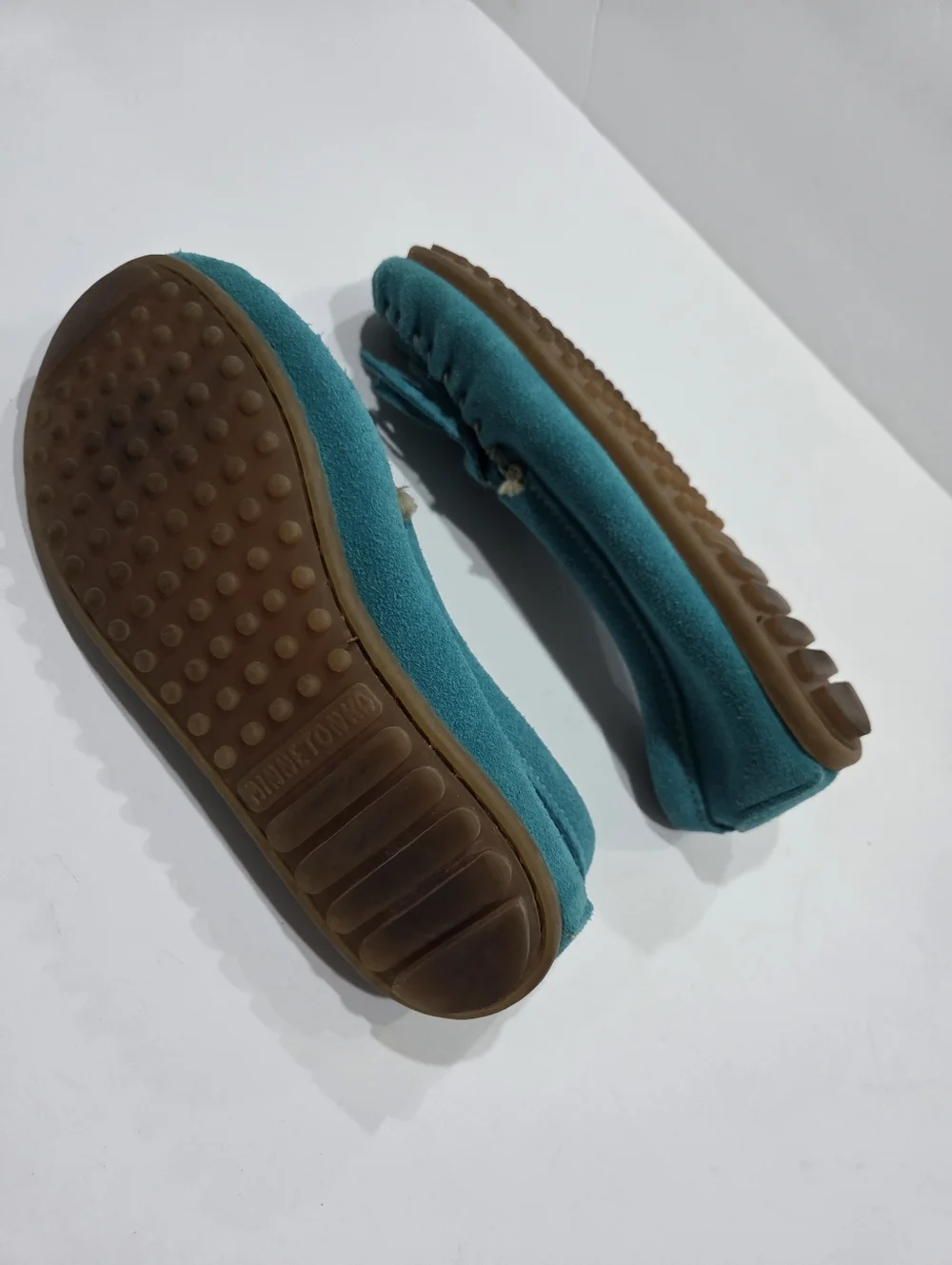 Minnetonka Teal Suede Moccasin Flats with Bow Detail Sz.3